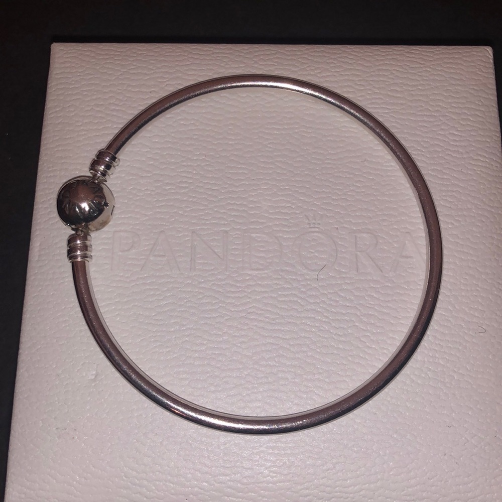 Pandora bracelet excellent condition 7 inches